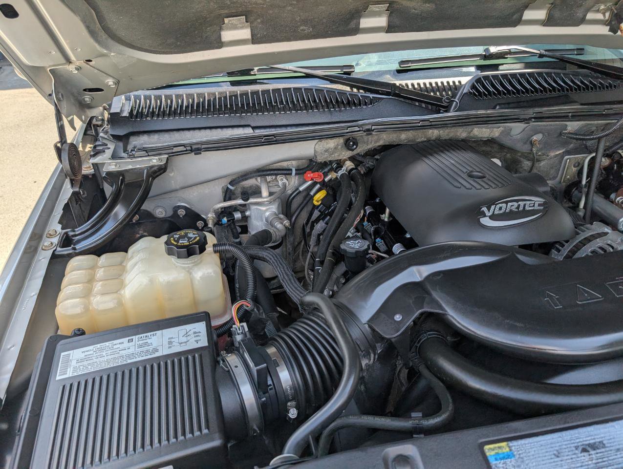 Used 2004 Chevrolet Suburban LS image 21