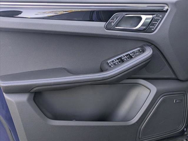 Certified 2025 Porsche Macan image 13