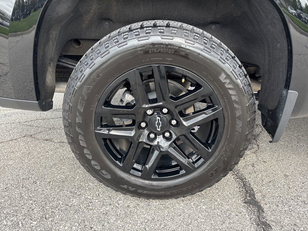 Used 2025 Chevrolet Silverado 1500 High Country w/ Midnight Edition image 12