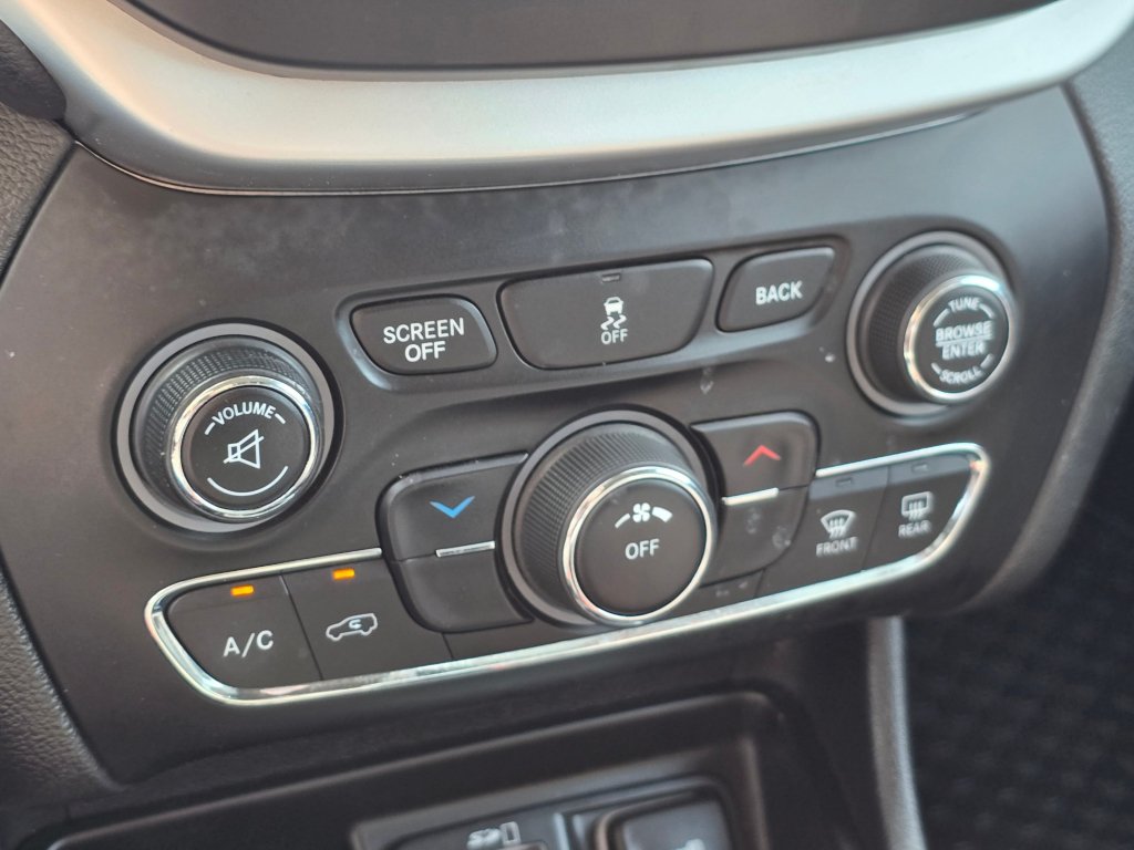 Used 2014 Jeep Cherokee Trailhawk AWD/4WD image 9