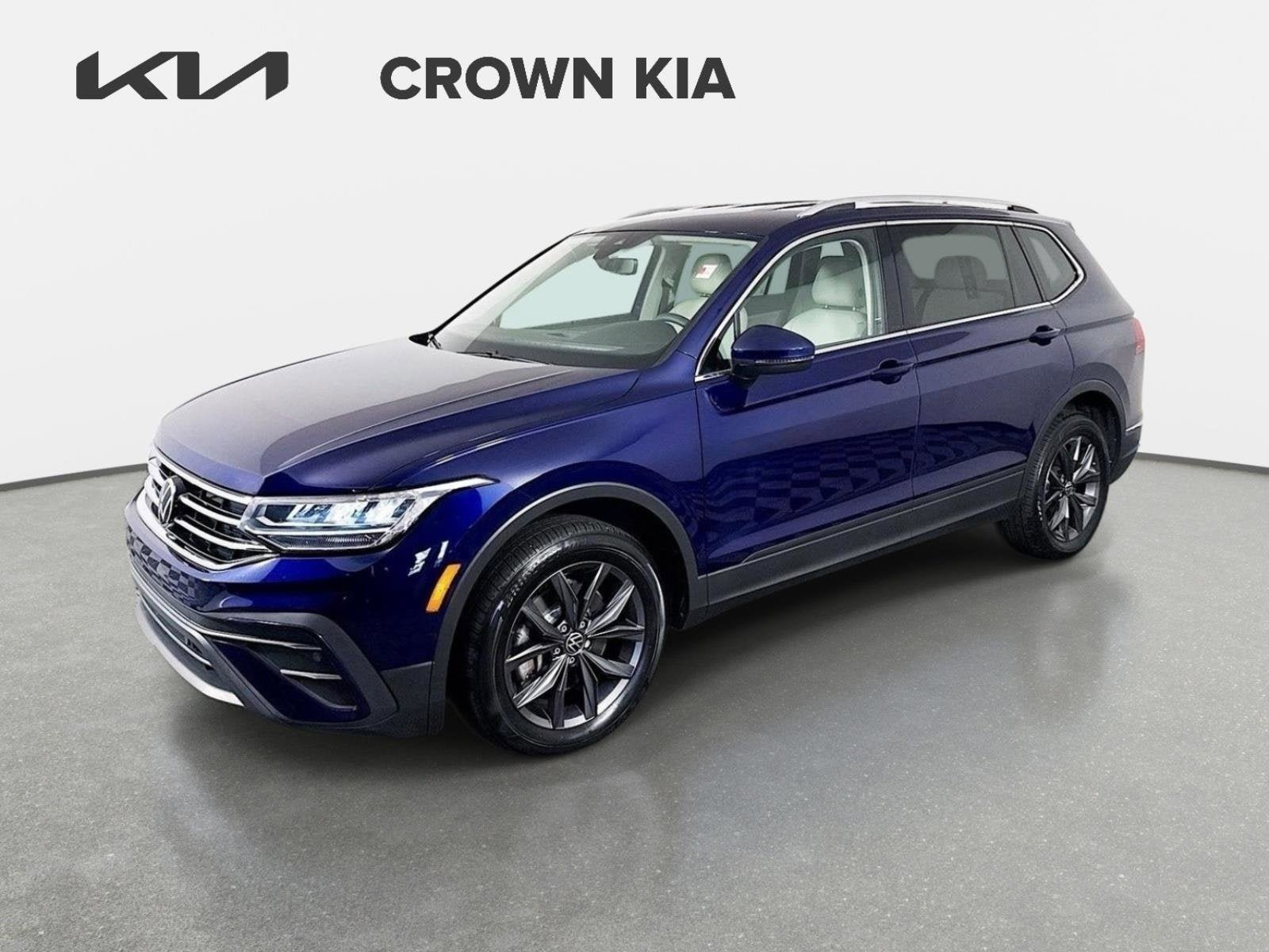 Used 2023 Volkswagen Tiguan SE FWD image 1