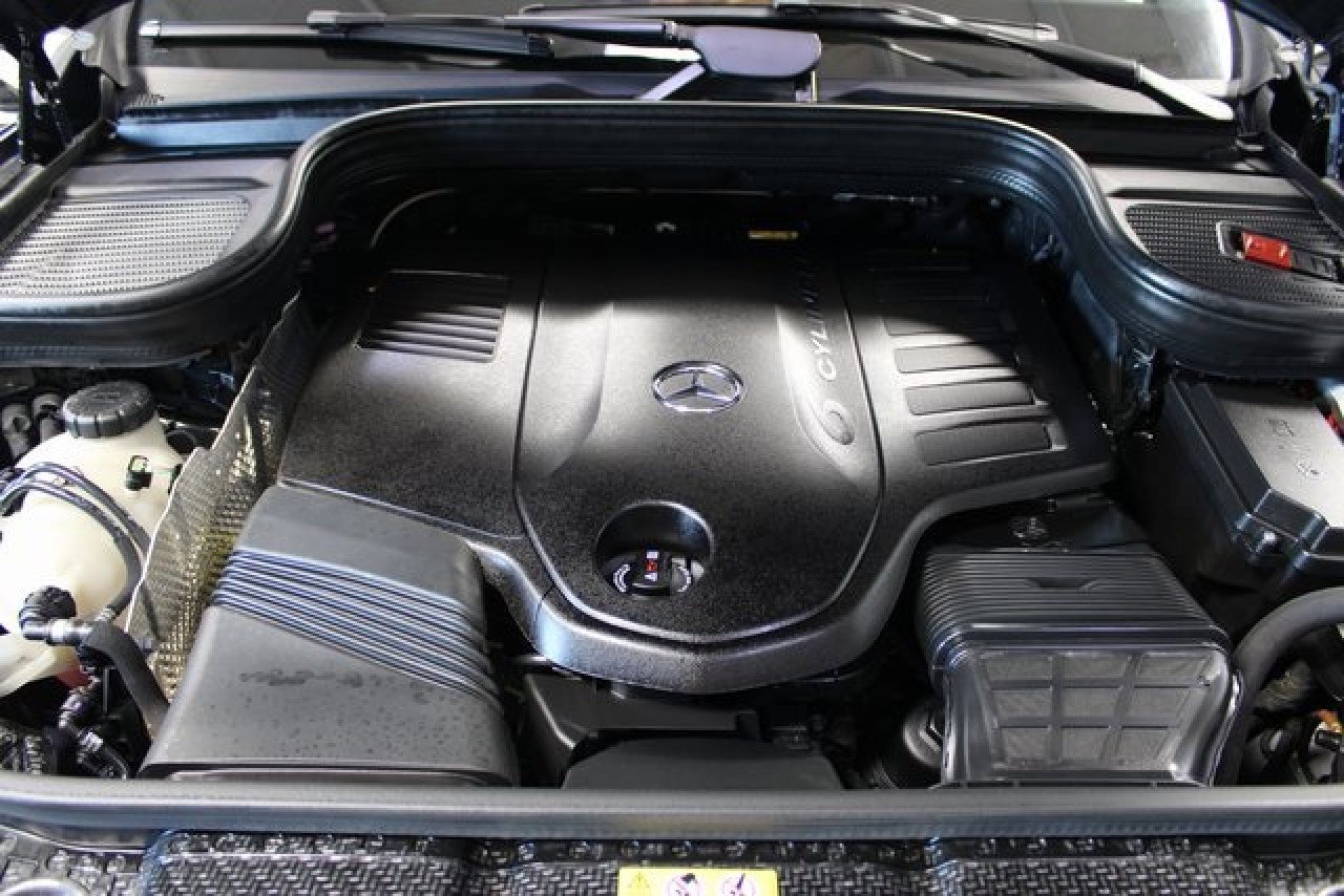 Used 2025 Mercedes-Benz GLS 450 4MATIC image 35