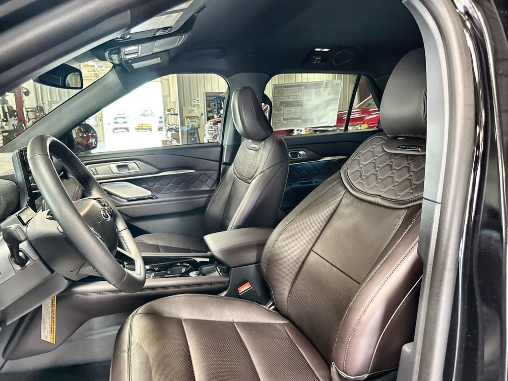 New 2026 Ford Explorer Platinum w/ LUX Leather Package AWD/4WD image 12