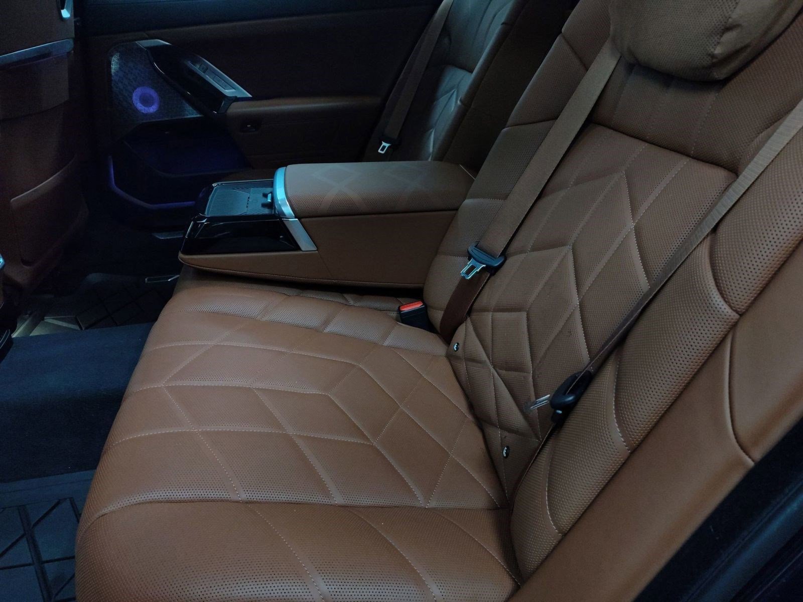 Certified 2023 BMW 760i xDrive w/ Luxury Rear Seating Package image 26