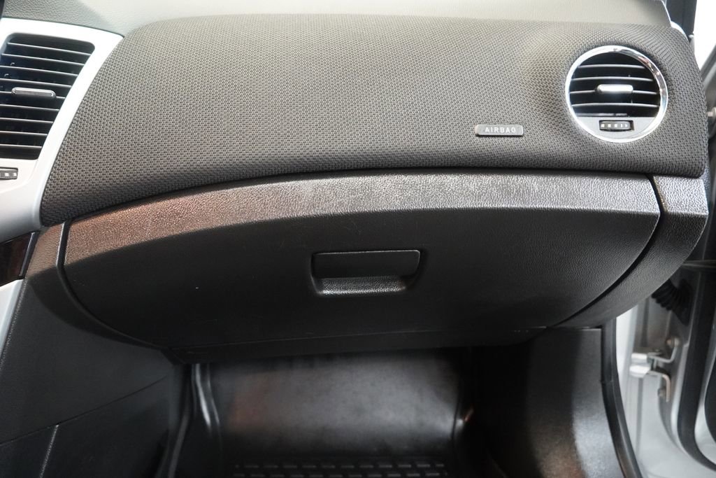Used 2013 Chevrolet Cruze LT image 33