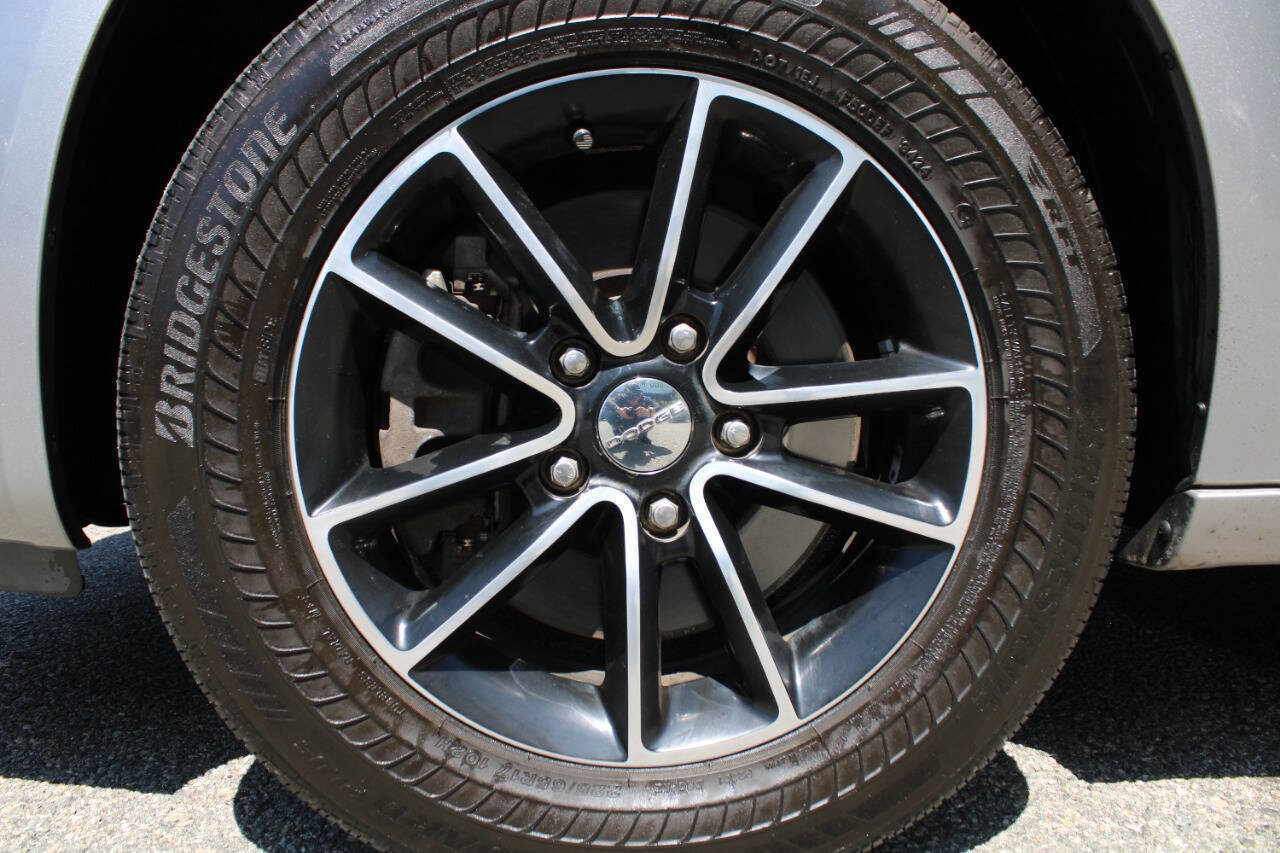 Used 2017 Dodge Grand Caravan SXT w/ Blacktop Package FWD image 19