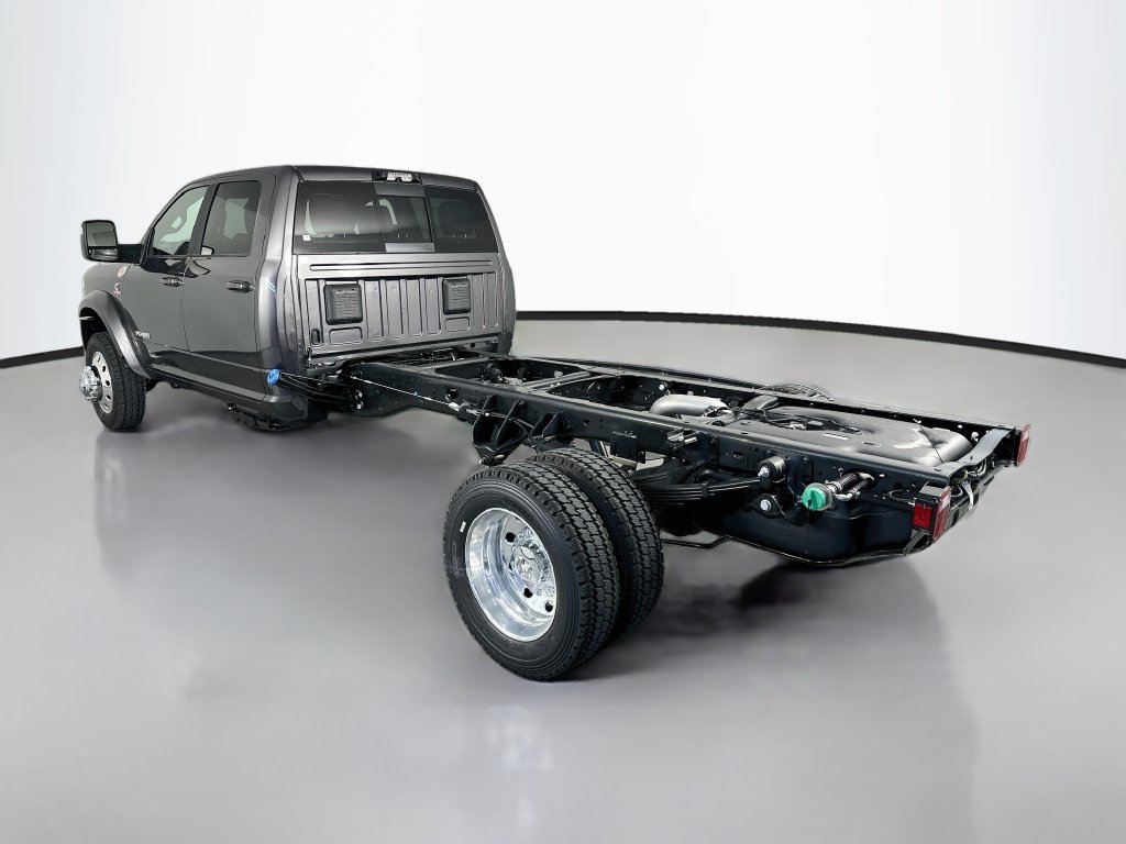 New 2026 RAM 4500 4x4 Crew Cab DRW w/ Laramie Trim Package image 5