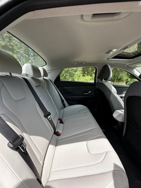 Certified 2025 Hyundai Elantra Limited FWD image 19