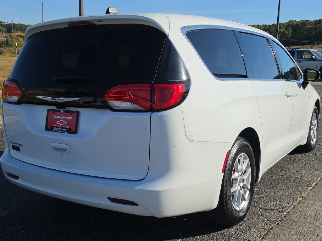 Used 2024 Chrysler Voyager LX FWD image 8