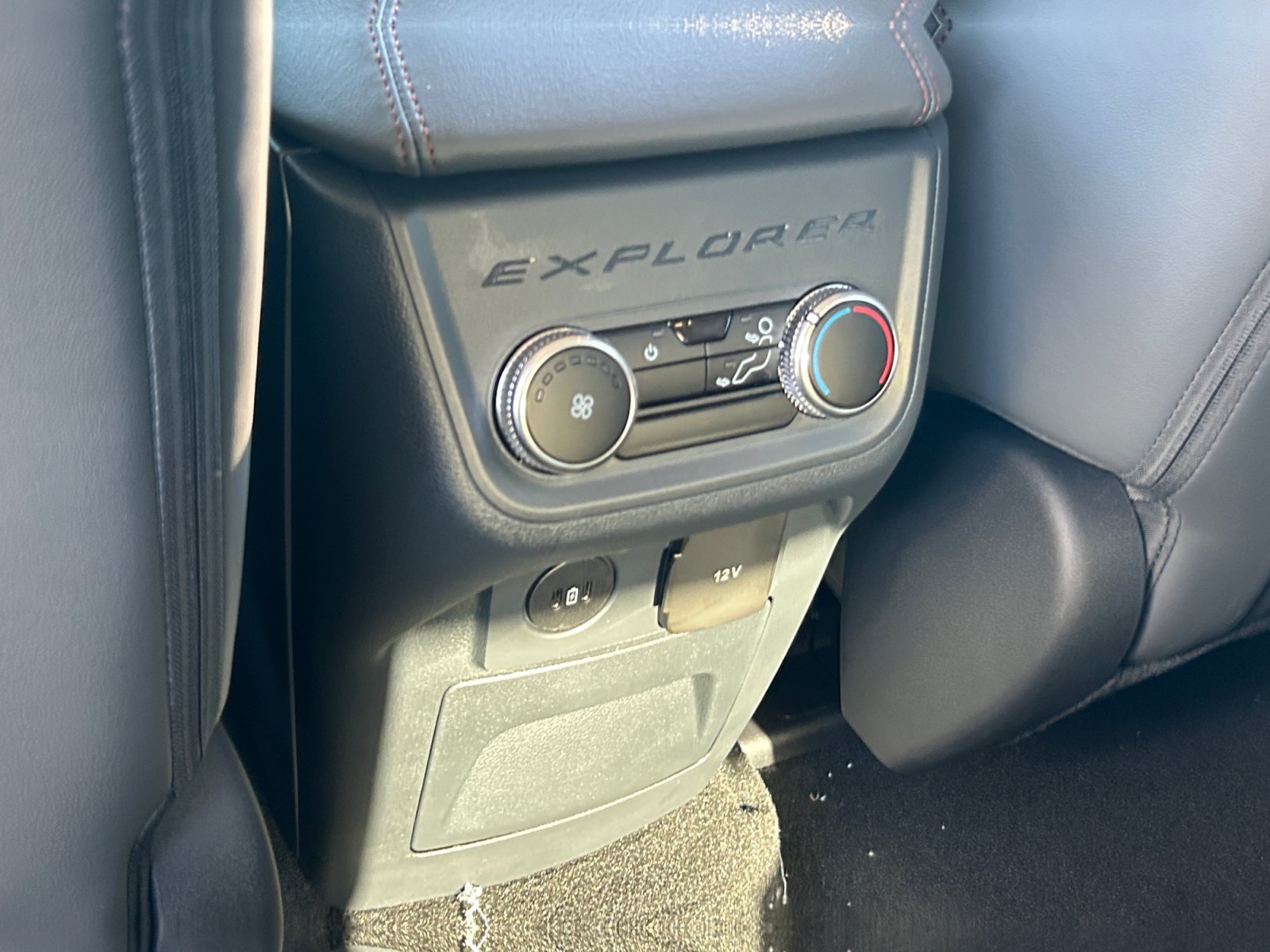 New 2026 Ford Explorer Active w/ Active Comfort Package RWD image 32