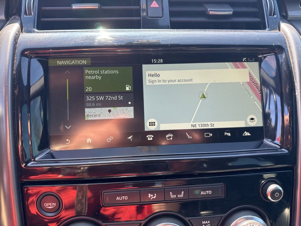 Used 2018 Land Rover Discovery HSE image 10