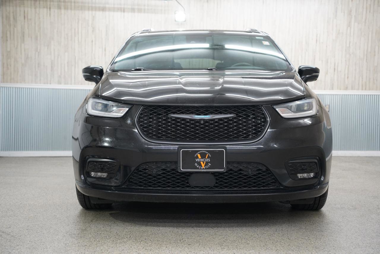 Used 2021 Chrysler Pacifica Touring-L w/ Uconnect Theater Family Group image 2