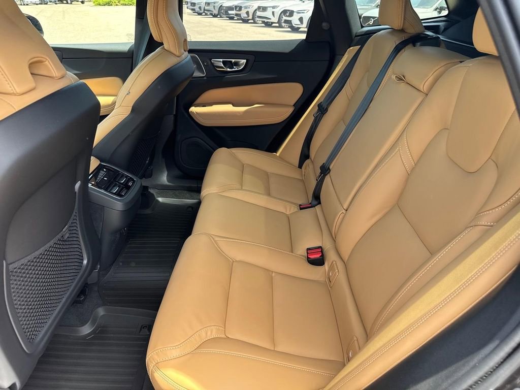 Certified 2025 Volvo XC60 B5 Ultra w/ Climate Package AWD/4WD image 9