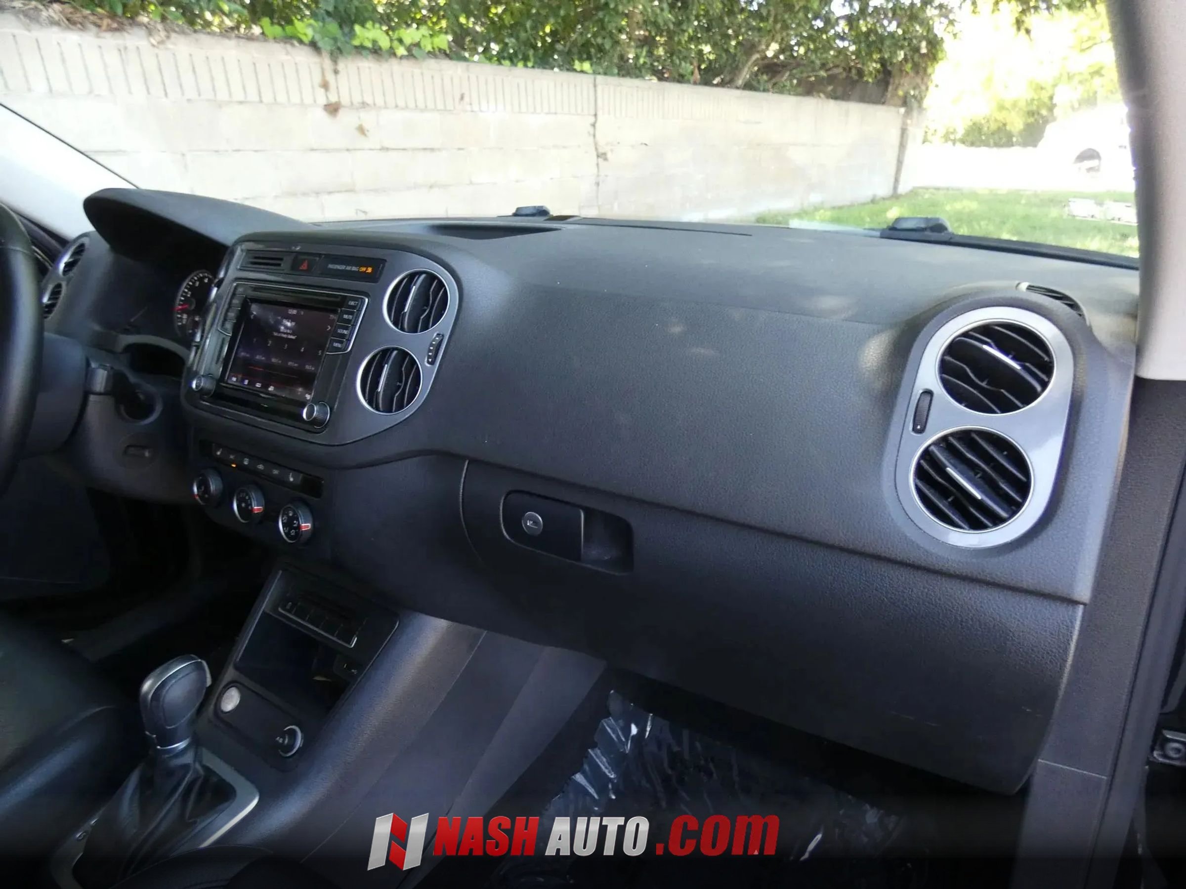 Used 2017 Volkswagen Tiguan S AWD/4WD image 33