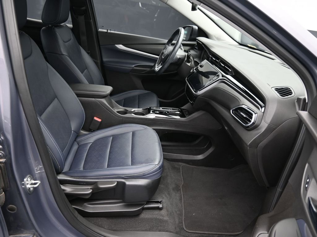 Used 2022 Chevrolet Bolt EUV LT w/ Convenience Package image 39