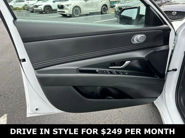 Used 2025 Hyundai Elantra SEL image 12