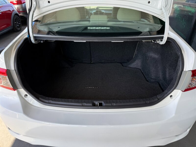 Used 2013 Toyota Corolla LE FWD image 33
