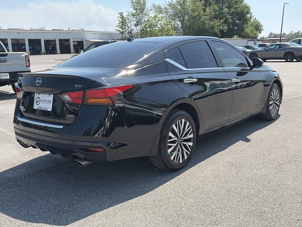 Used 2023 Nissan Altima 2.5 SV w/ SV Premium Package AWD/4WD image 7