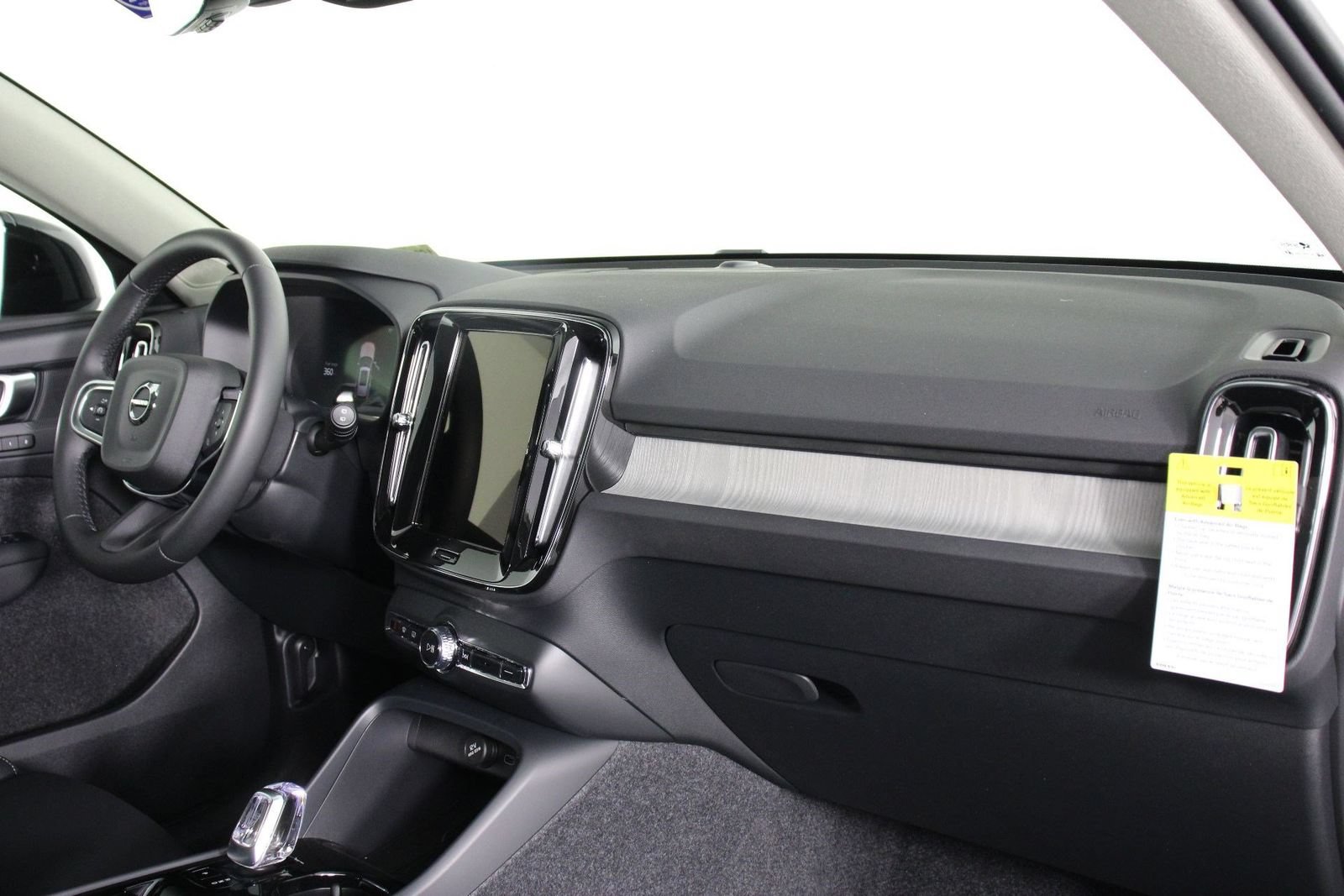 New 2026 Volvo XC40 B5 Plus w/ Climate Package AWD/4WD image 9