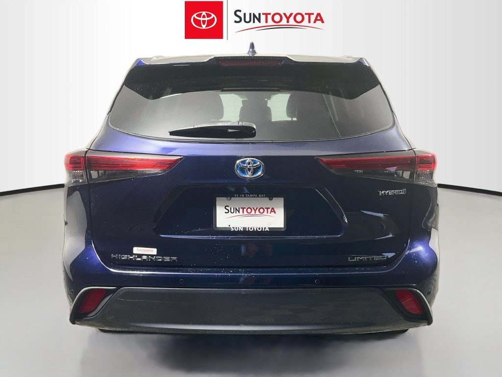 Used 2021 Toyota Highlander Limited FWD image 4