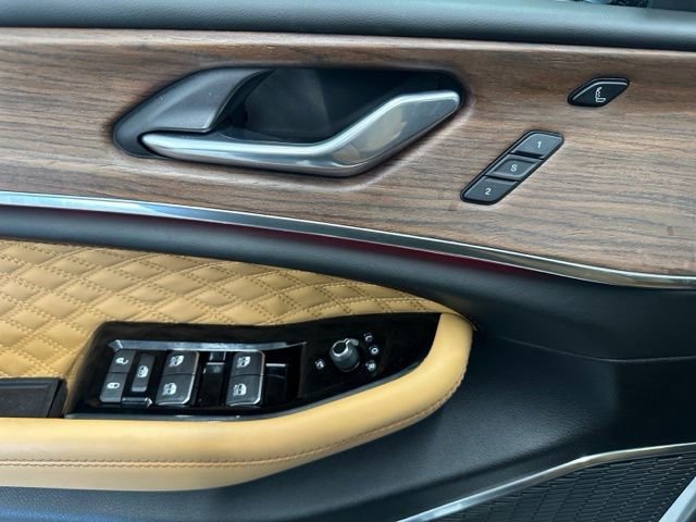 Used 2024 Jeep Grand Cherokee Summit w/ Luxury Tech Group V image 27