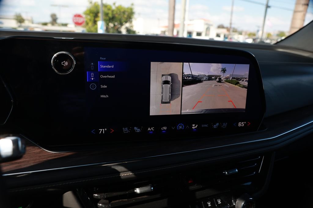 Used 2025 Chevrolet Suburban Premier image 20