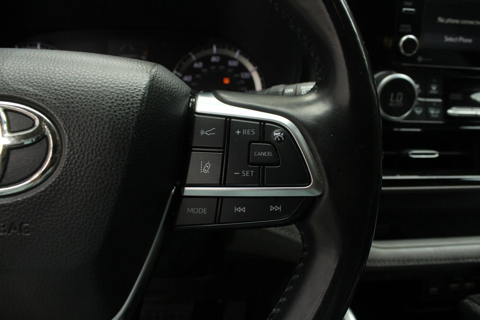 Used 2021 Toyota Highlander LE AWD/4WD image 34