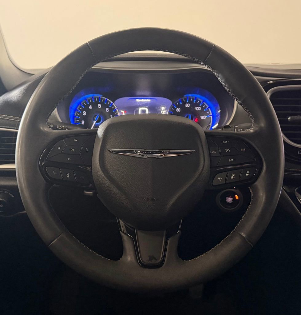 Used 2023 Chrysler Pacifica Touring-L w/ S Appearance Package FWD image 15