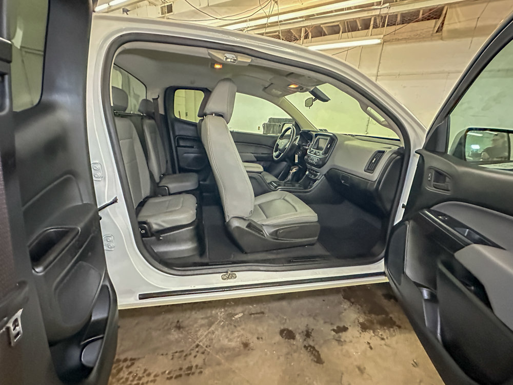 Used 2022 Chevrolet Colorado W/T AWD/4WD image 24