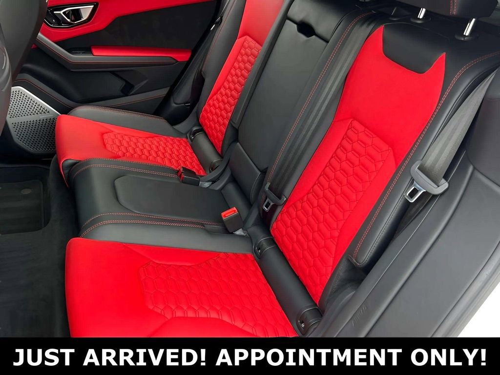 Used 2022 Lamborghini Urus AWD/4WD image 11