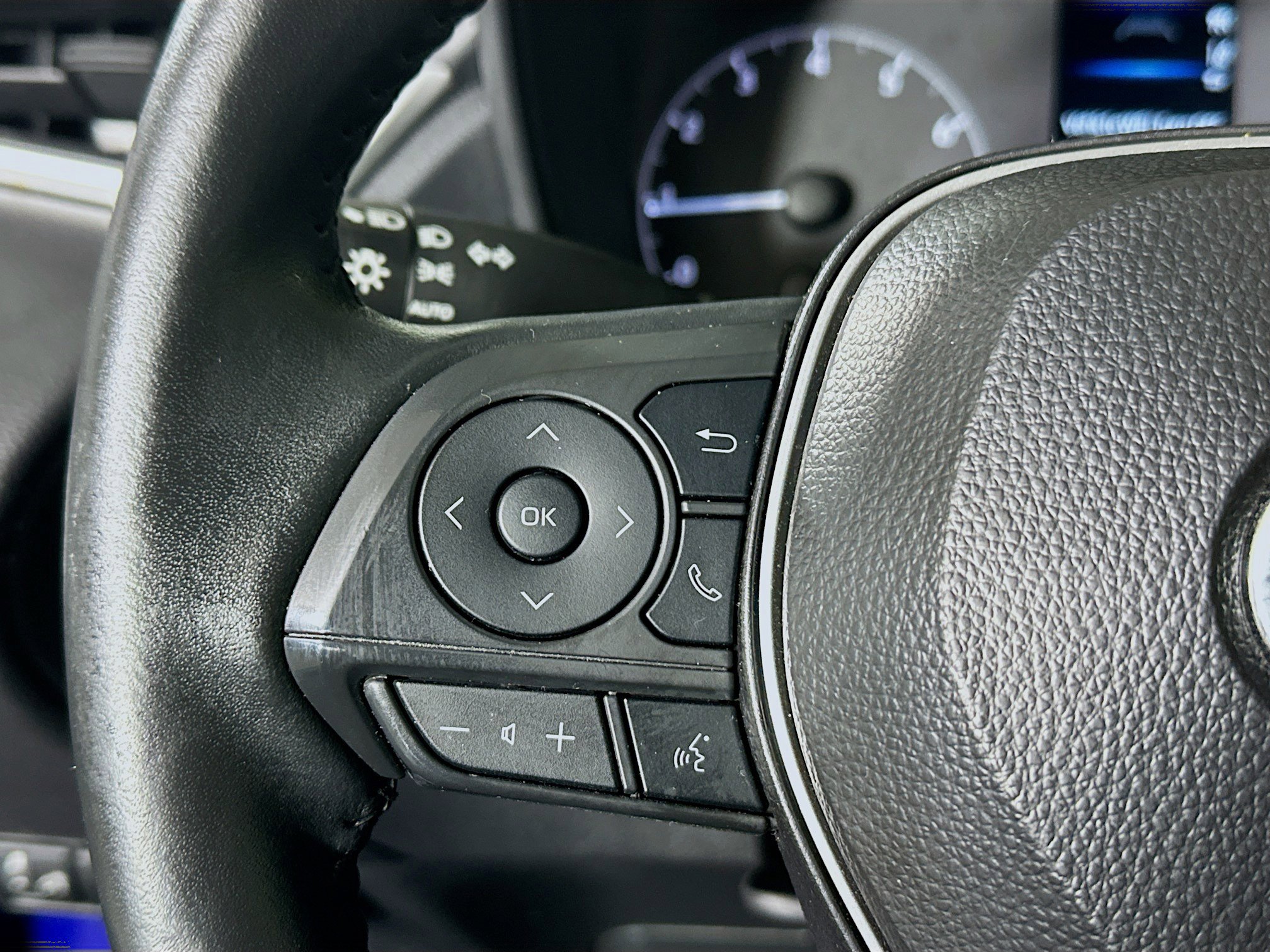 Used 2025 Toyota Corolla Cross LE image 16