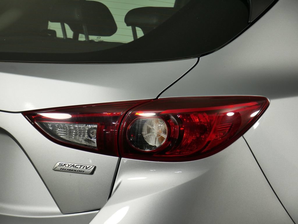 Used 2018 MAZDA MAZDA3 Touring FWD image 12