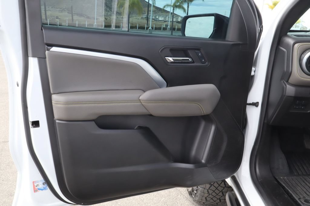Used 2024 Chevrolet Colorado ZR2 w/ Technology Package AWD/4WD image 19