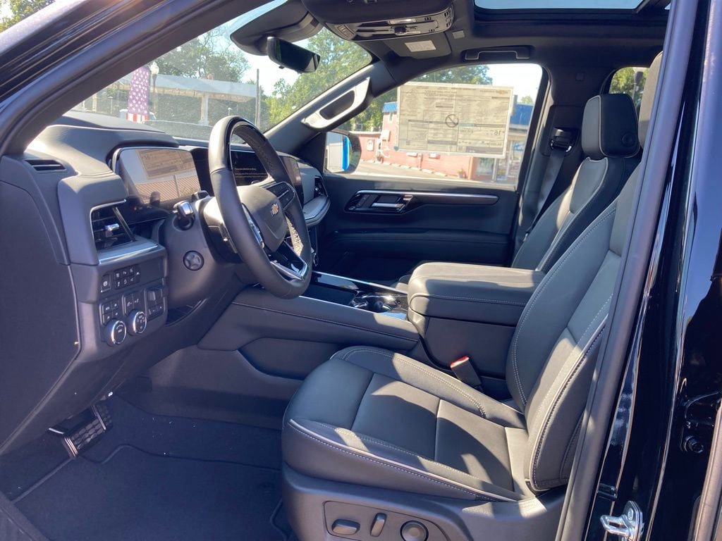 New 2025 Chevrolet Suburban Premier AWD/4WD image 9