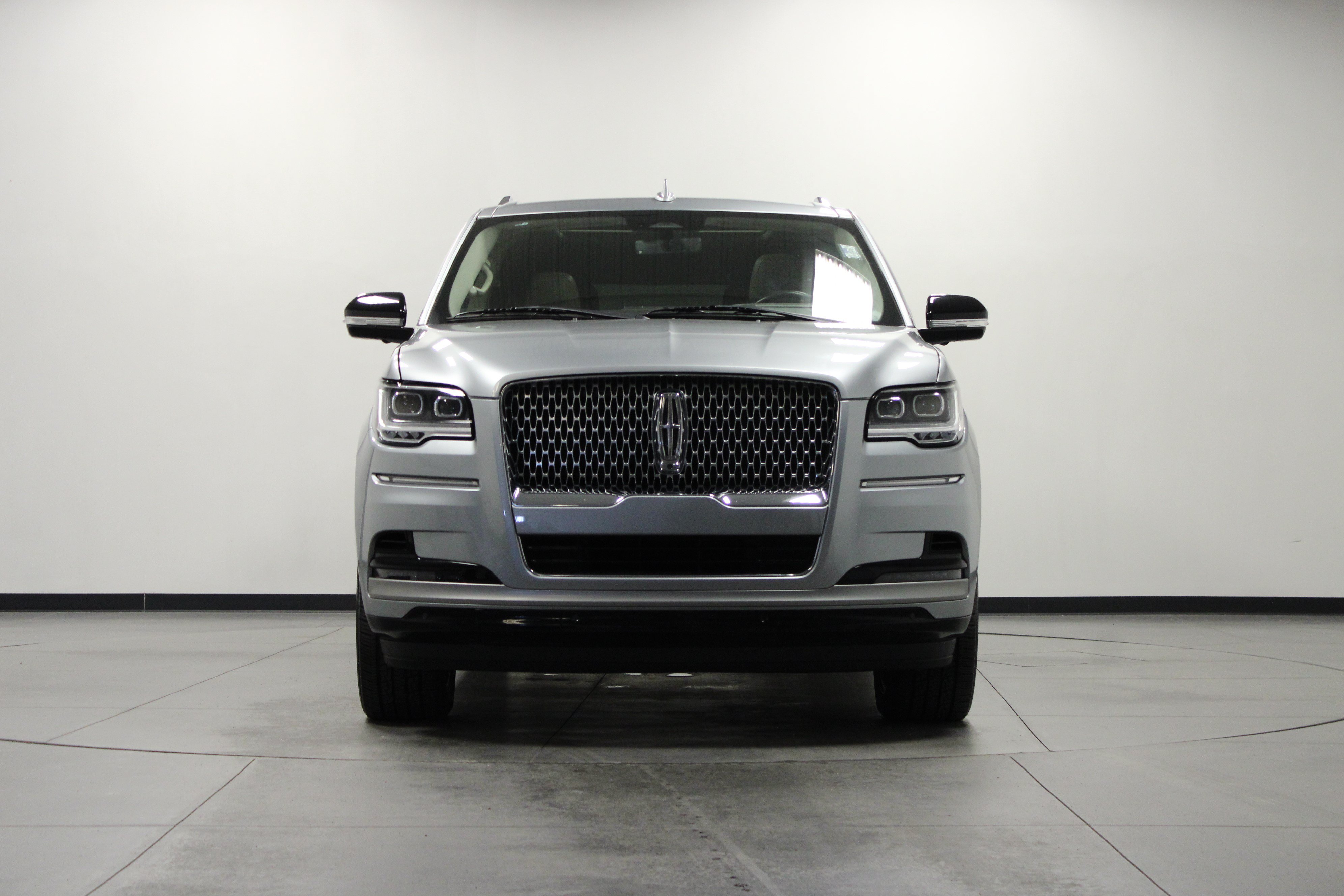 Used 2024 Lincoln Navigator L Reserve AWD/4WD image 9