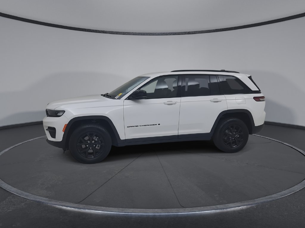 Certified 2025 Jeep Grand Cherokee Altitude AWD/4WD image 8