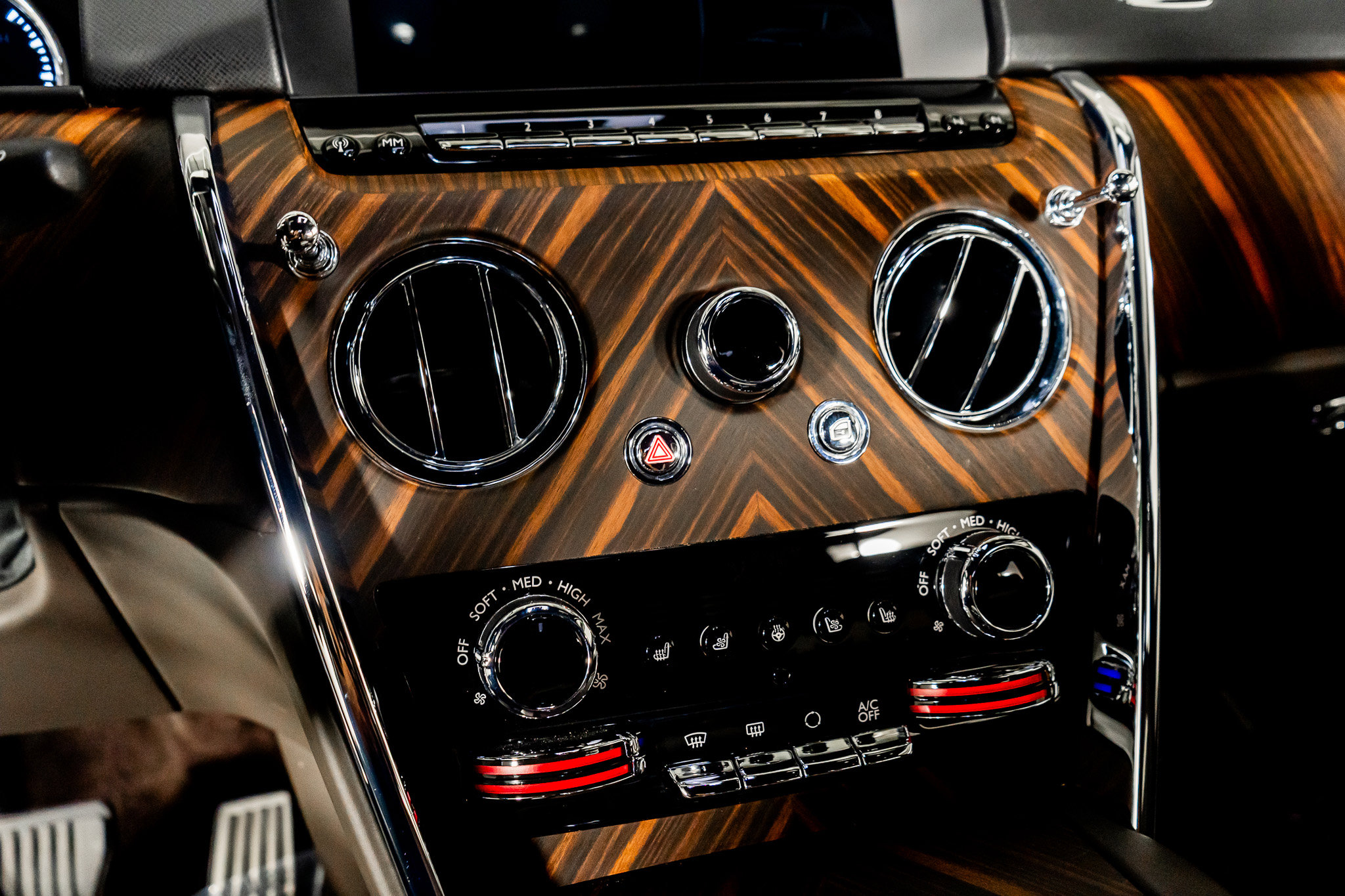 Used 2023 Rolls-Royce Cullinan w/ Cullinan Package image 42