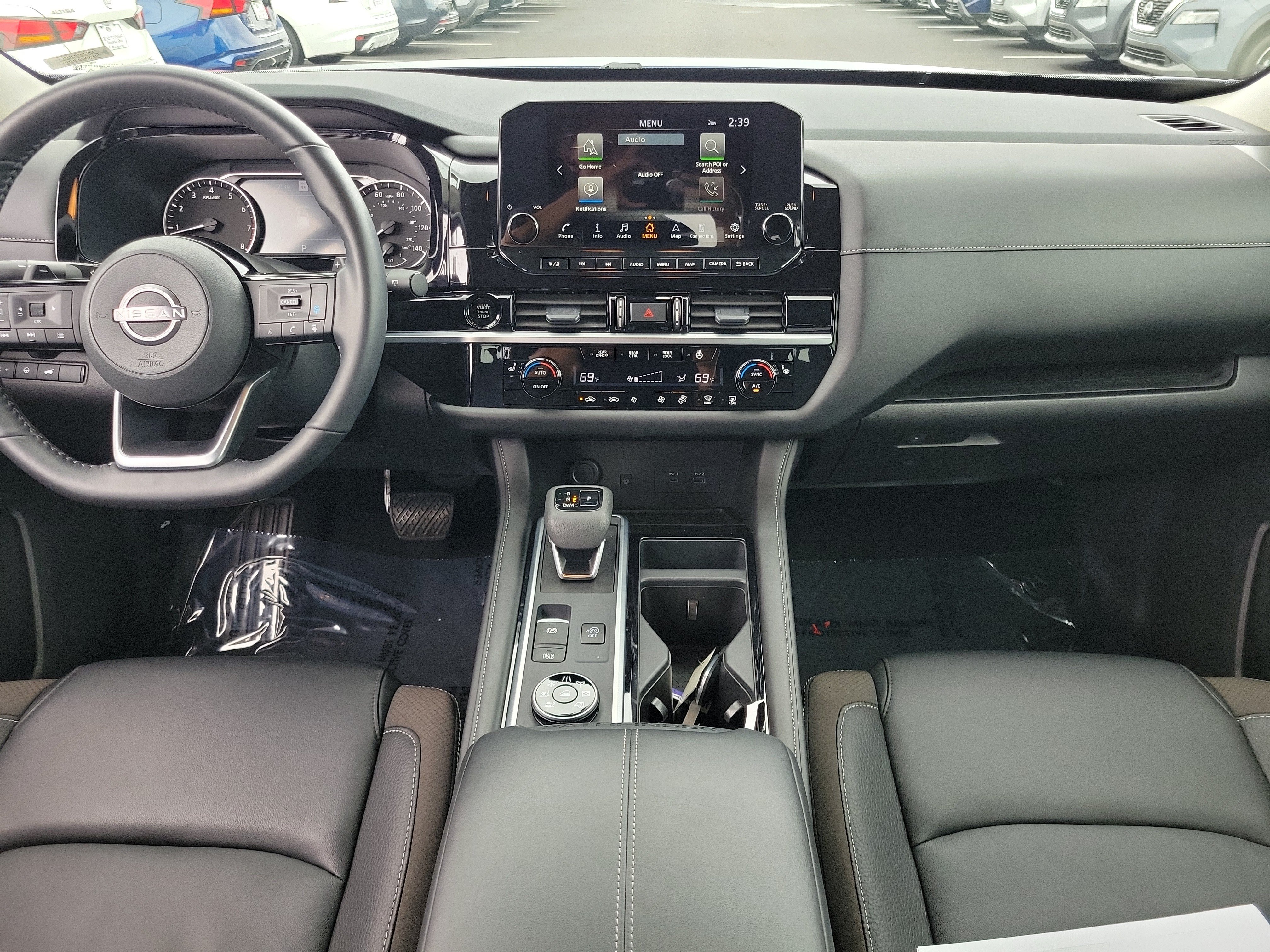 Used 2025 Nissan Pathfinder SL w/ Black Appearance Package AWD/4WD image 9