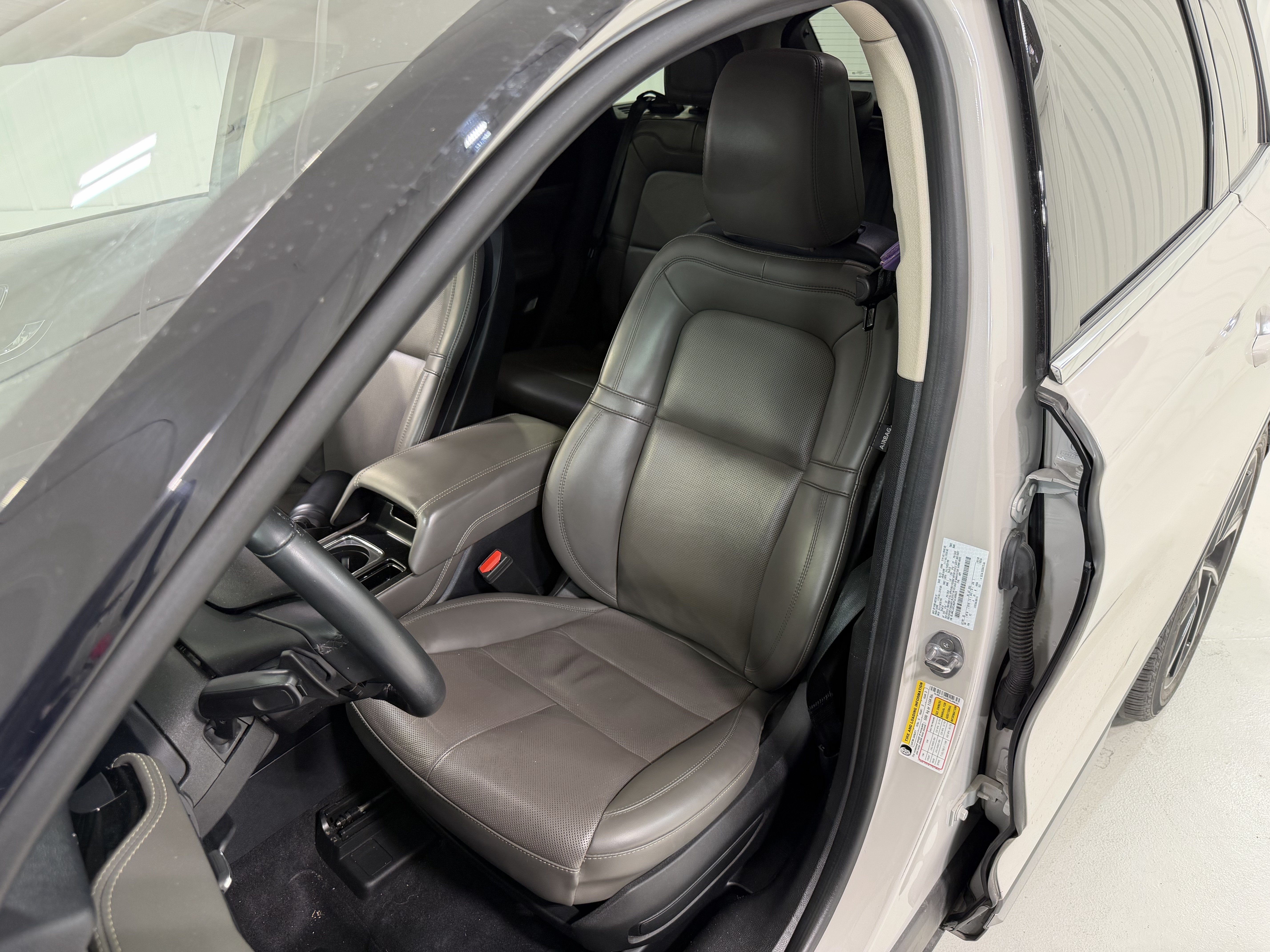 Used 2023 Lincoln Corsair Reserve FWD image 10