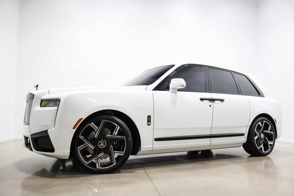 Used 2025 Rolls-Royce Cullinan Black Badge AWD/4WD image 2