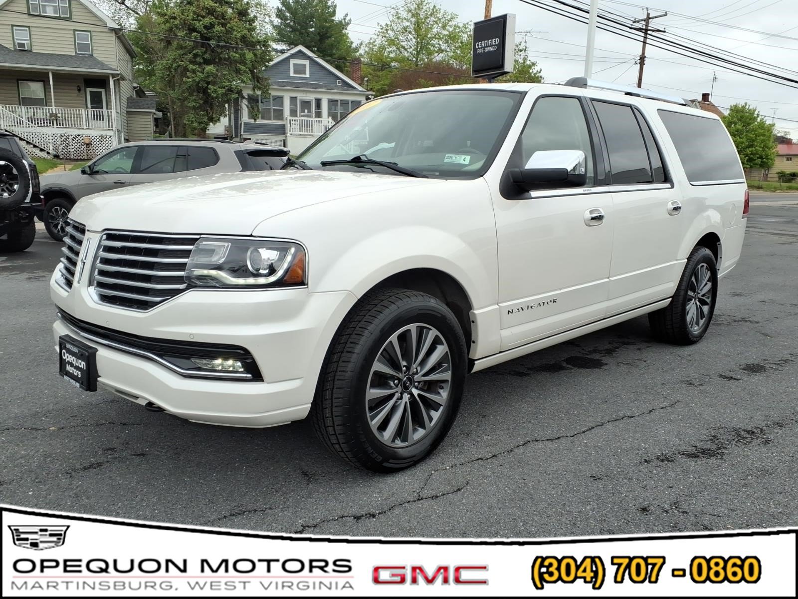 Used 2017 Lincoln Navigator L Select AWD/4WD image 3