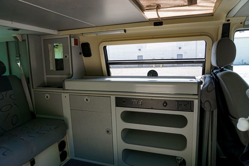 Used 2000 Volkswagen Eurovan Camper FWD image 40