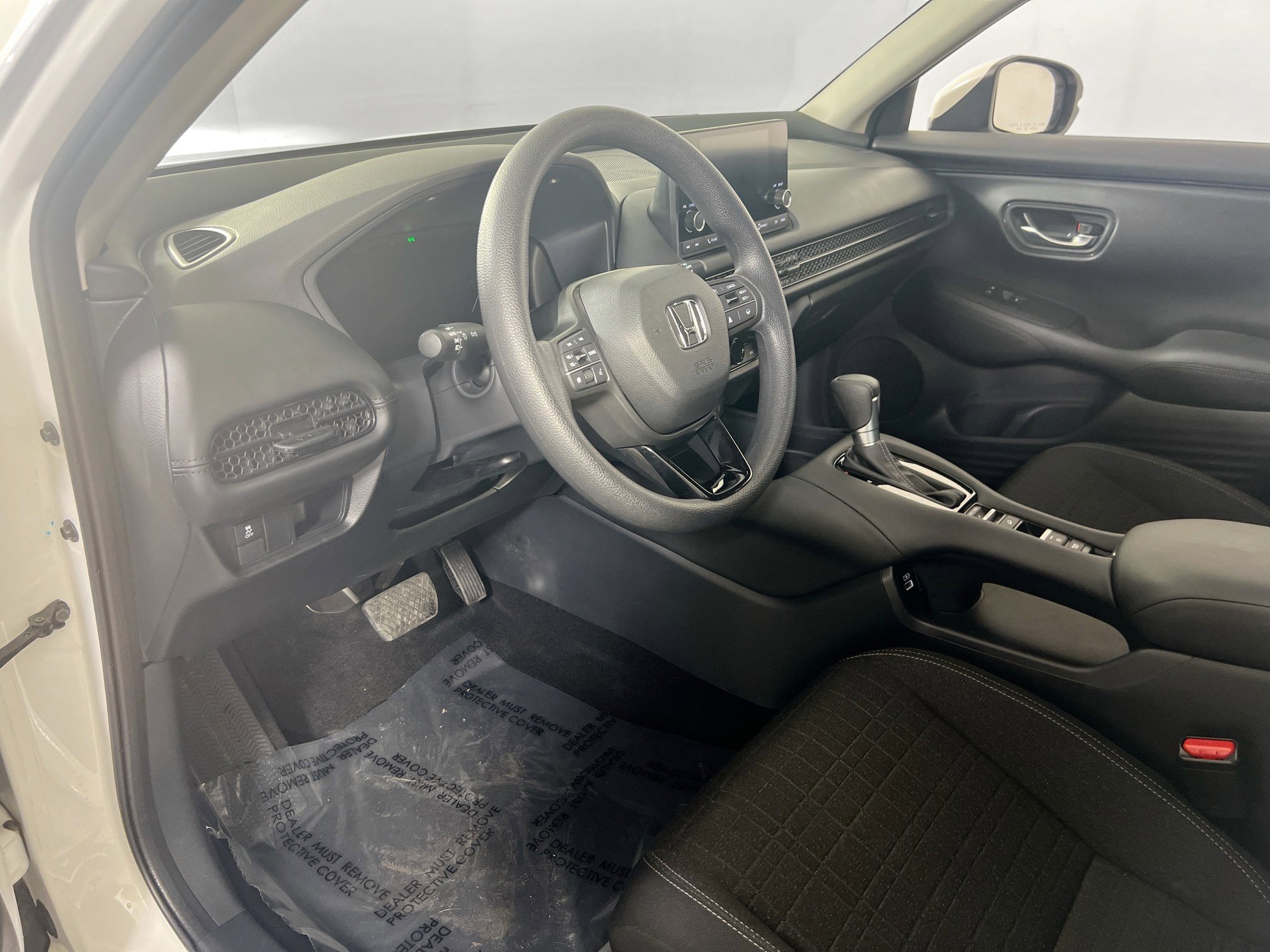 Used 2023 Honda HR-V LX image 9