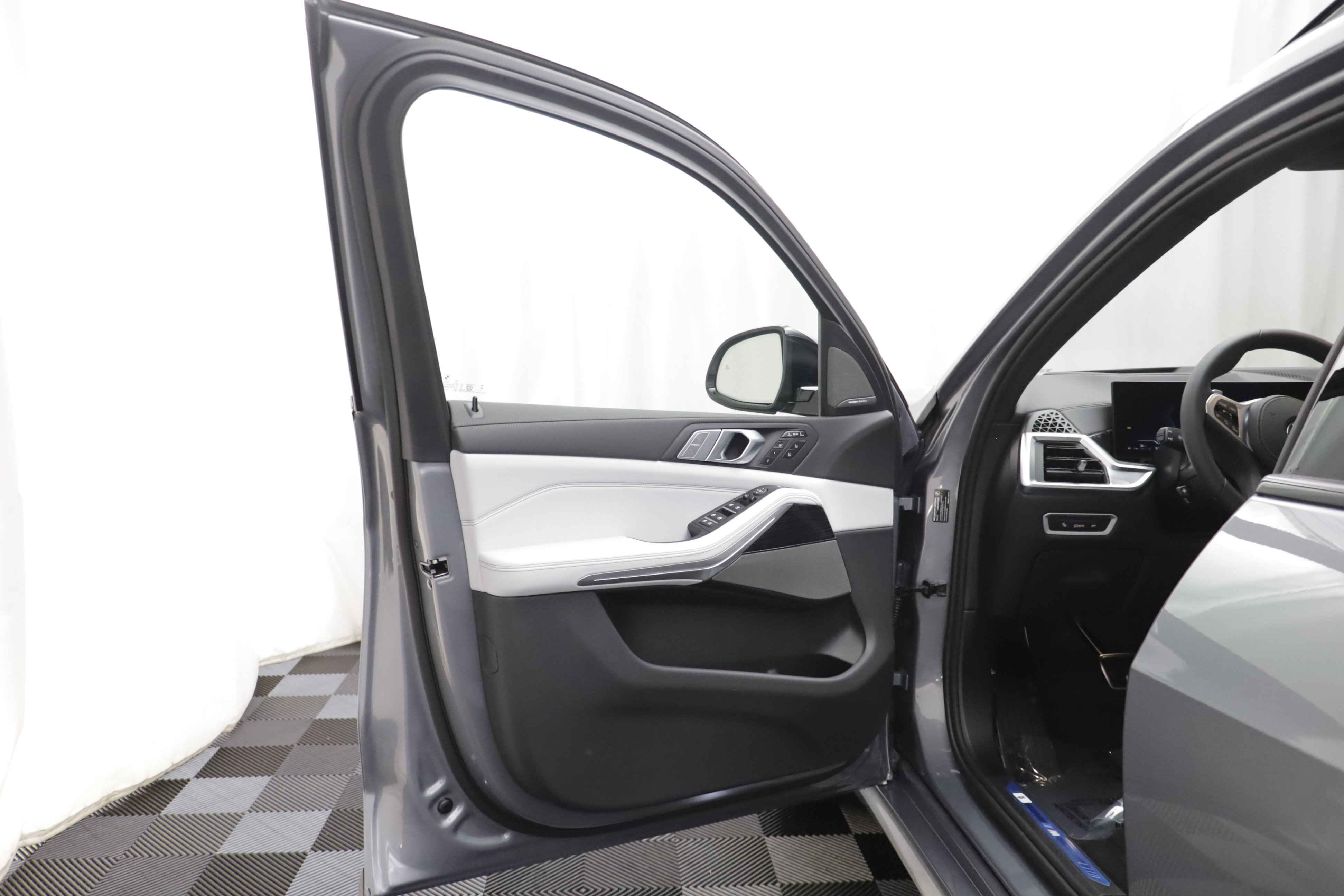 New 2027 BMW X7 xDrive40i w/ Executive Package AWD/4WD image 5