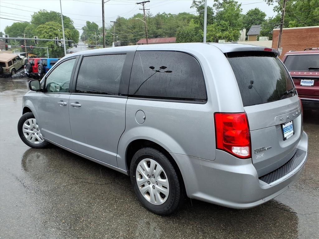Used 2018 Dodge Grand Caravan SE w/ UConnect Hands-Free Group FWD image 5