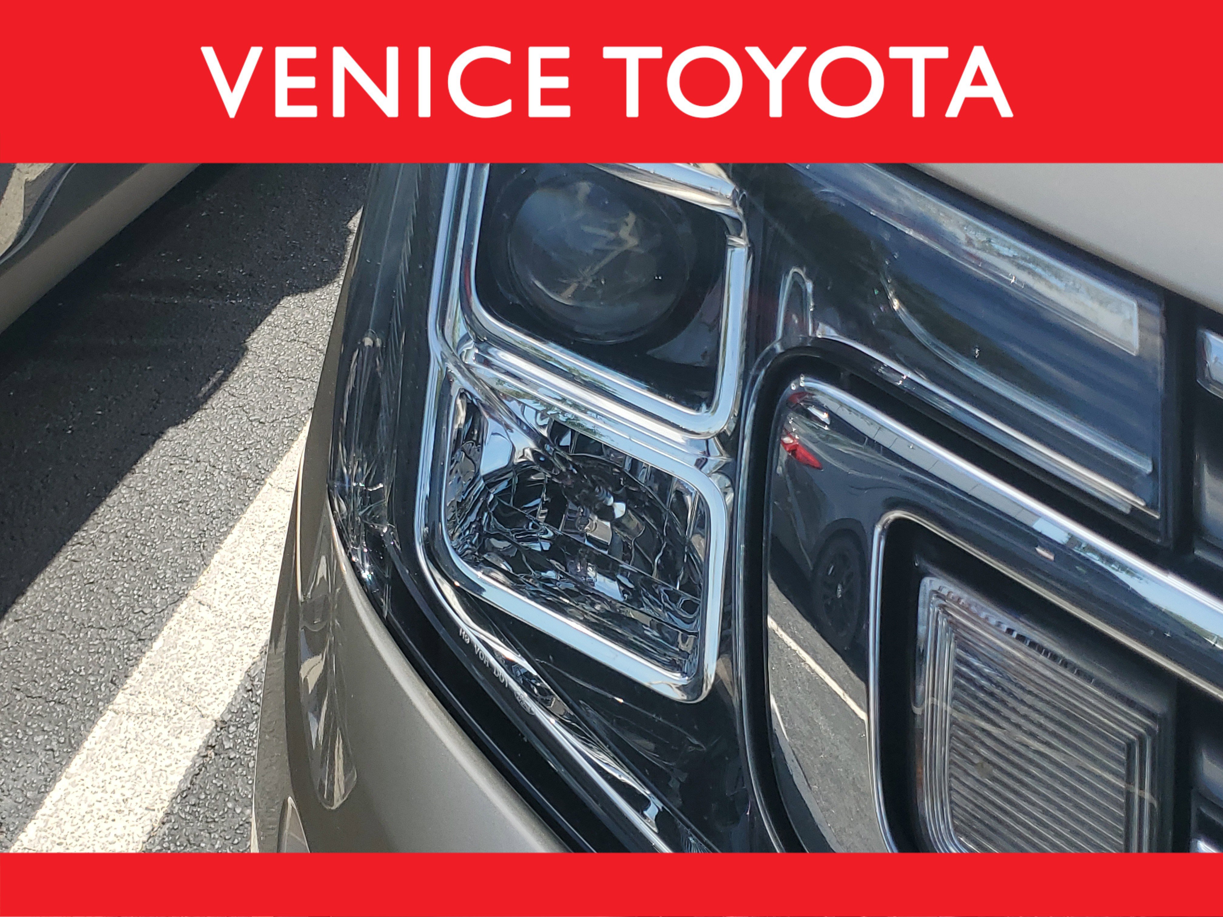 Used 2018 Ford Expedition XLT w/ Equipment Group 202A image 1