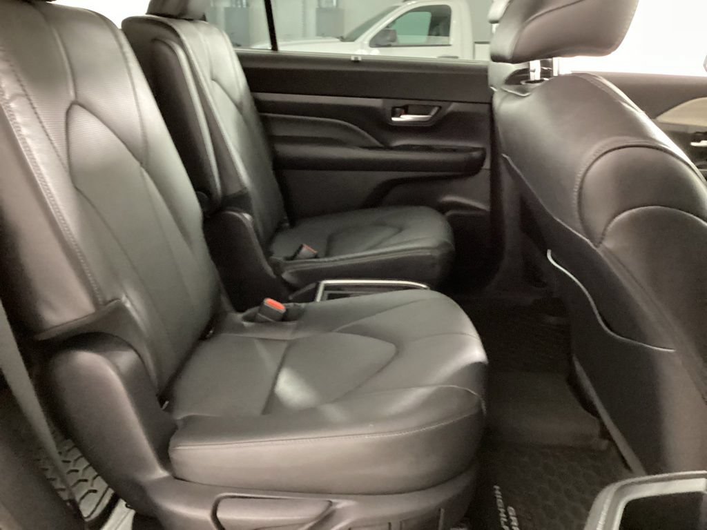 Used 2024 Toyota Grand Highlander AWD image 20
