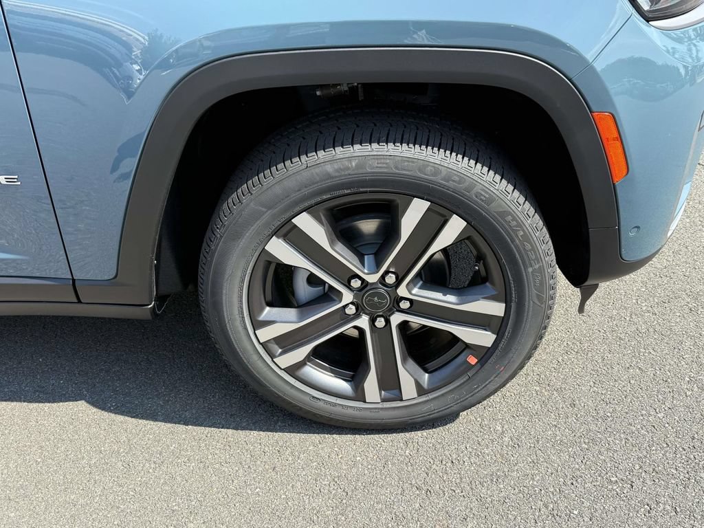 New 2027 Jeep Grand Cherokee Limited AWD/4WD image 12
