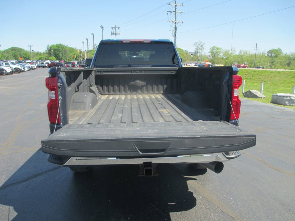 Used 2022 Chevrolet Silverado 3500 LT w/ Convenience Package image 8