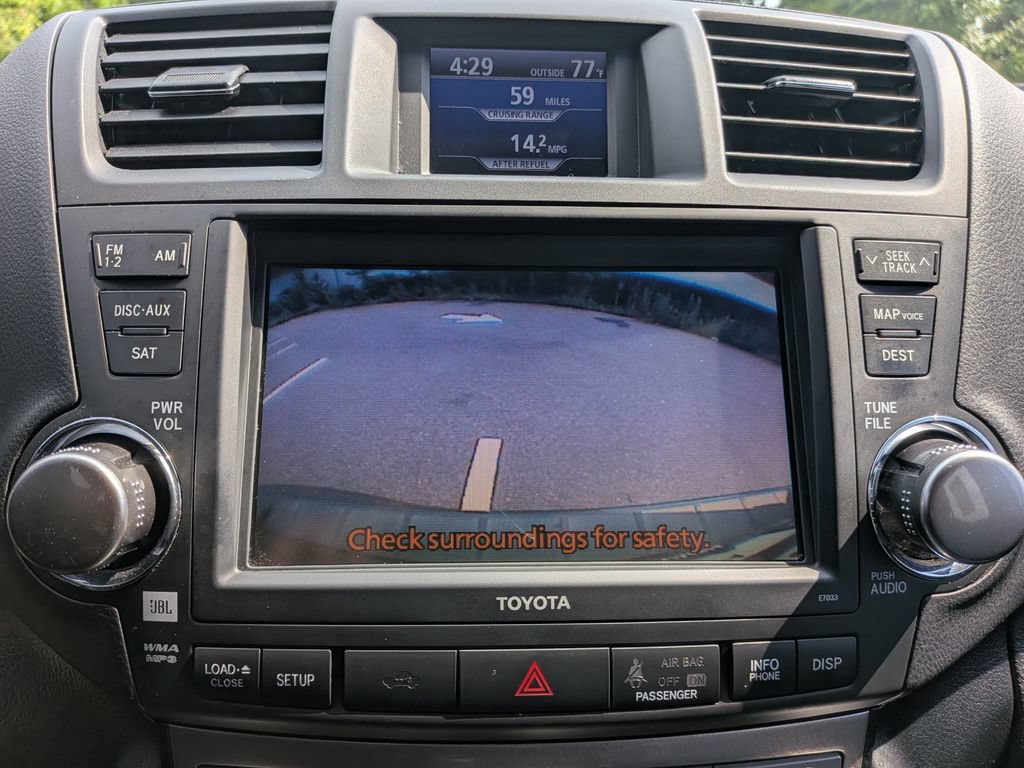Used 2012 Toyota Highlander SE w/ Tow Pkg FWD image 19